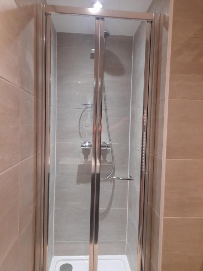 Lovely Home With Full En-Suite Double Bed Rooms Ридинг Экстерьер фото